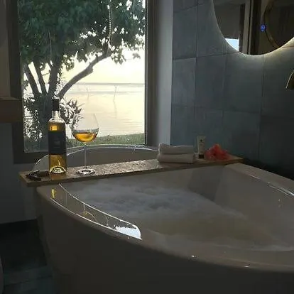 Fare Varari Beach Luxury Villa Iumaru
