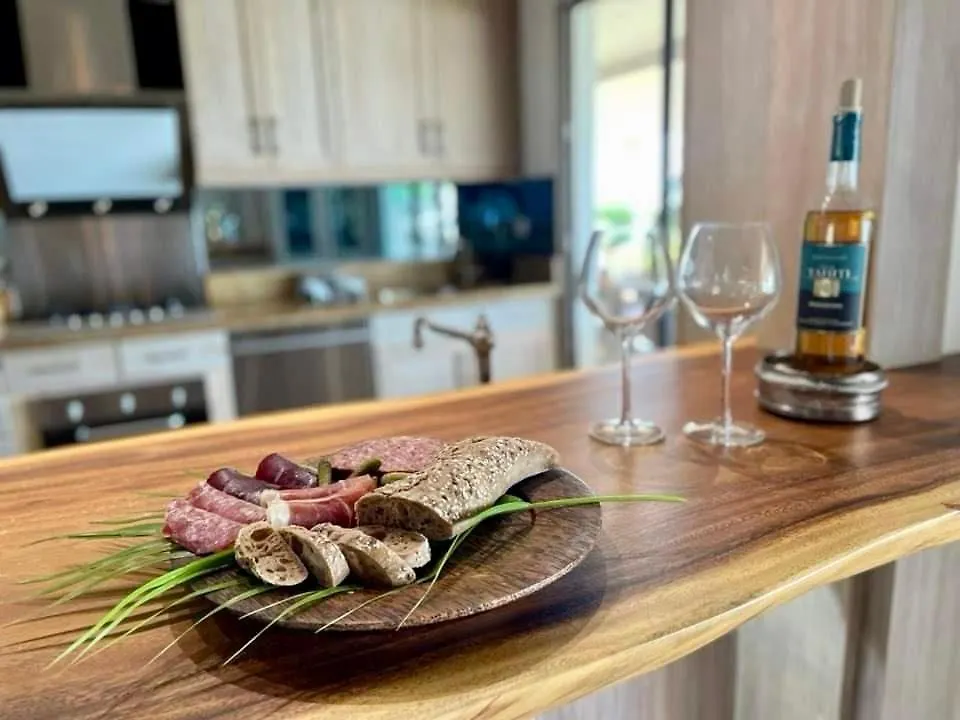 Fare Varari Beach Luxury Villa Iumaru